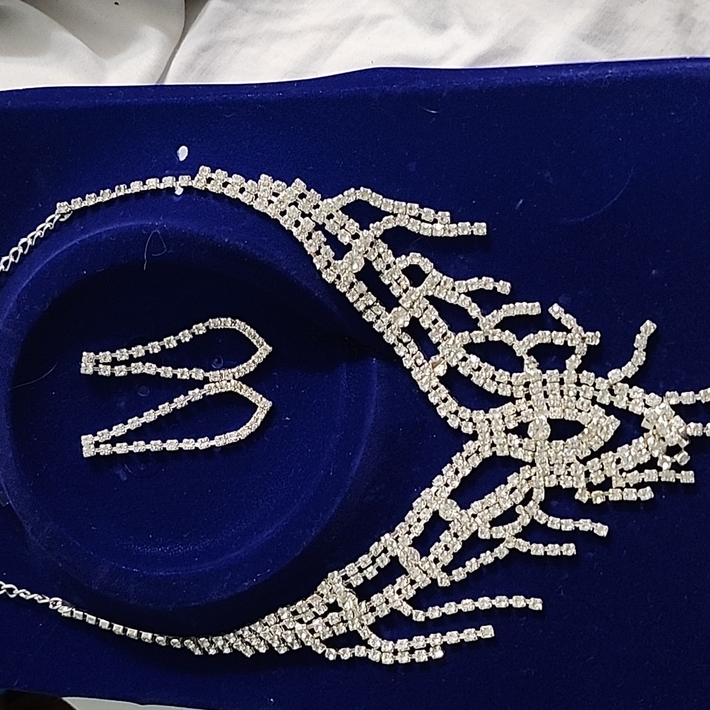 Gorgeous 2pc/ rhinestone set
